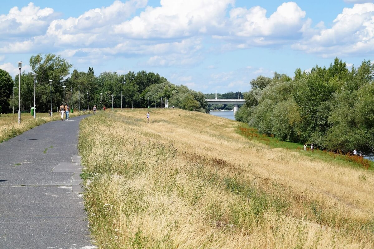 Királyok útja, Pünkösdfürdő, Kossuth Lajos üdülőpart